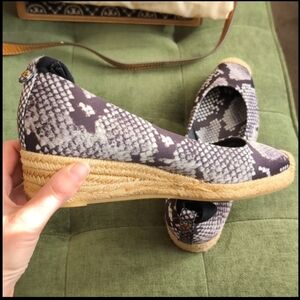 Tory Burch Wedge Espadrilles Black/Cream Animal Print + Black Ankle Wrap Laces